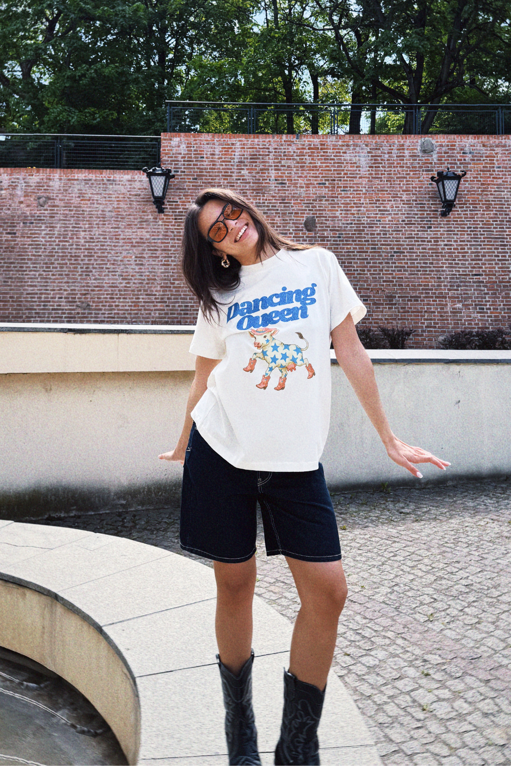 T-SHIRT DANCING COW