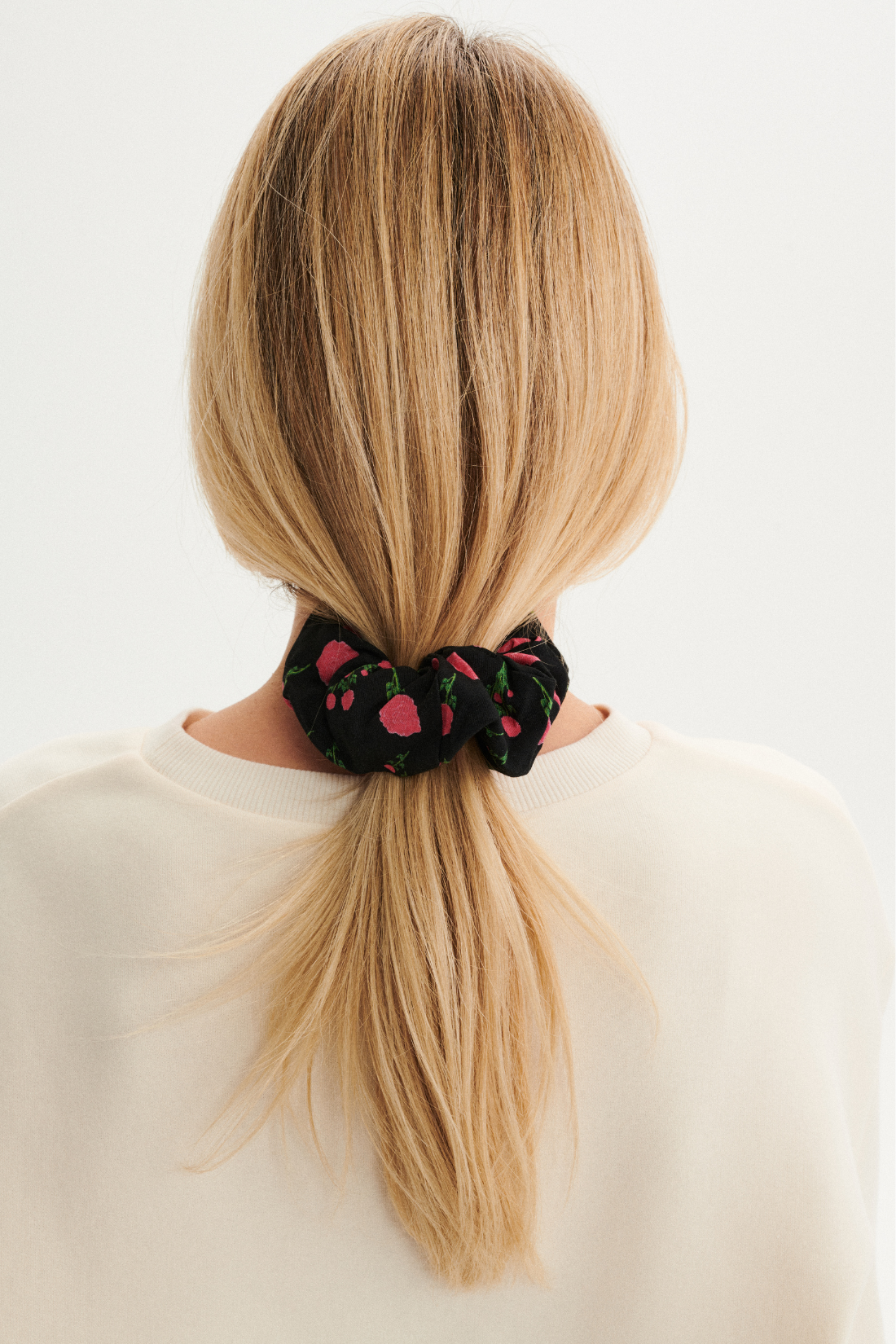 FROTKA RÓŻE CZARNA