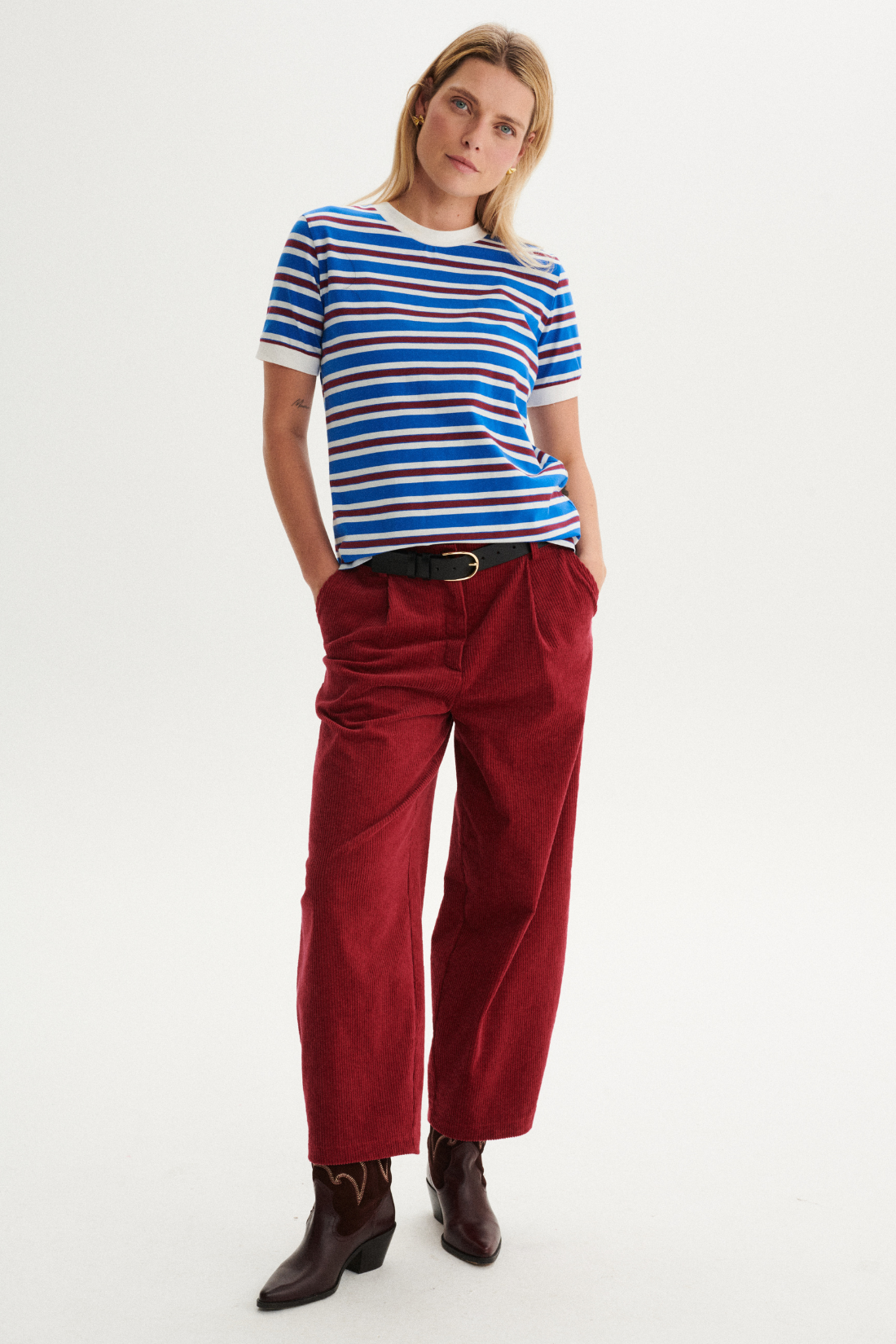 T-SHIRT BASIC W PASKI