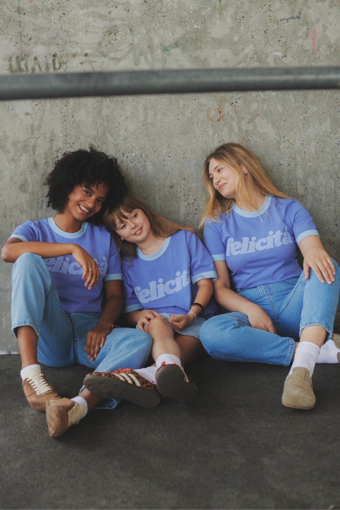 T-SHIRT FELICITA NIEBIESKI