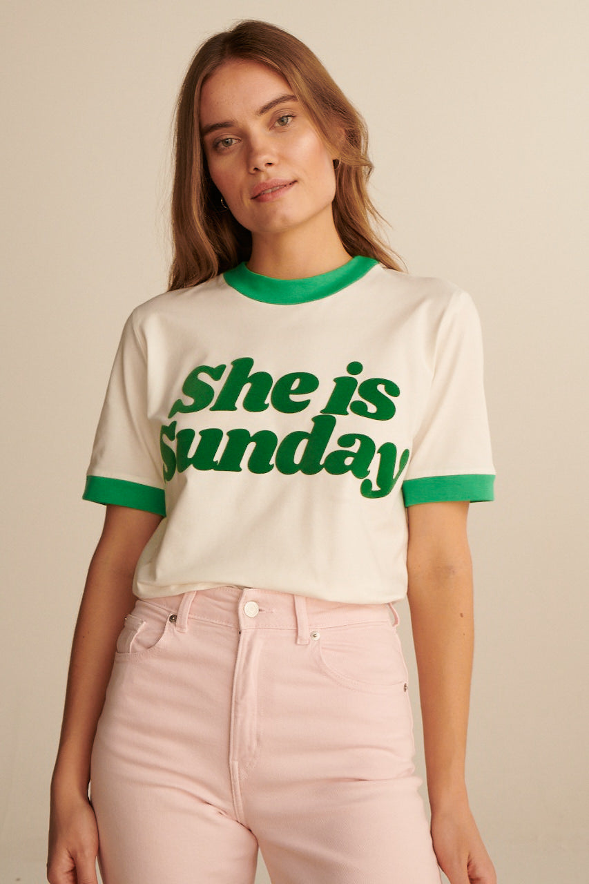 T-SHIRT SHE IS SUNDAY GREEN