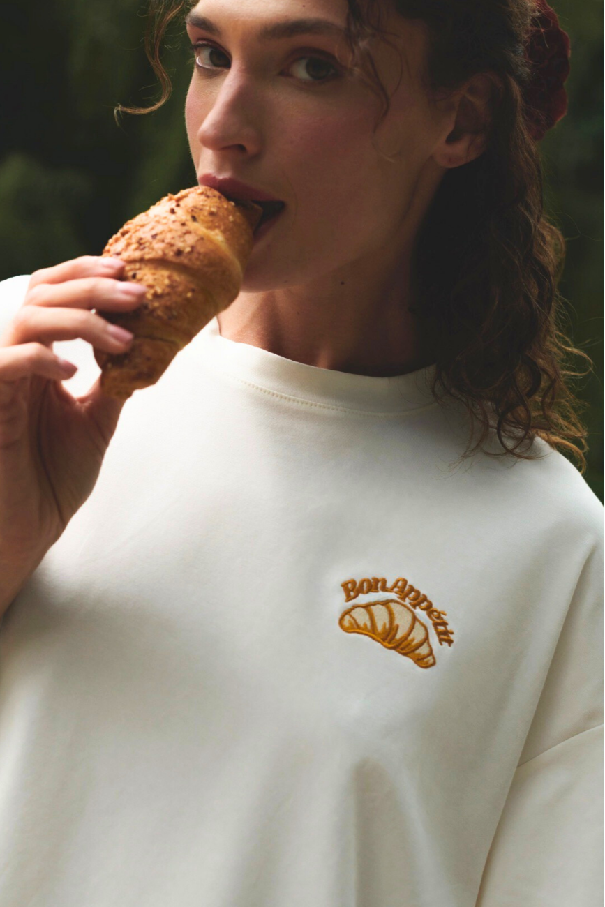 T-SHIRT BOXY CROISSANT BIAŁY