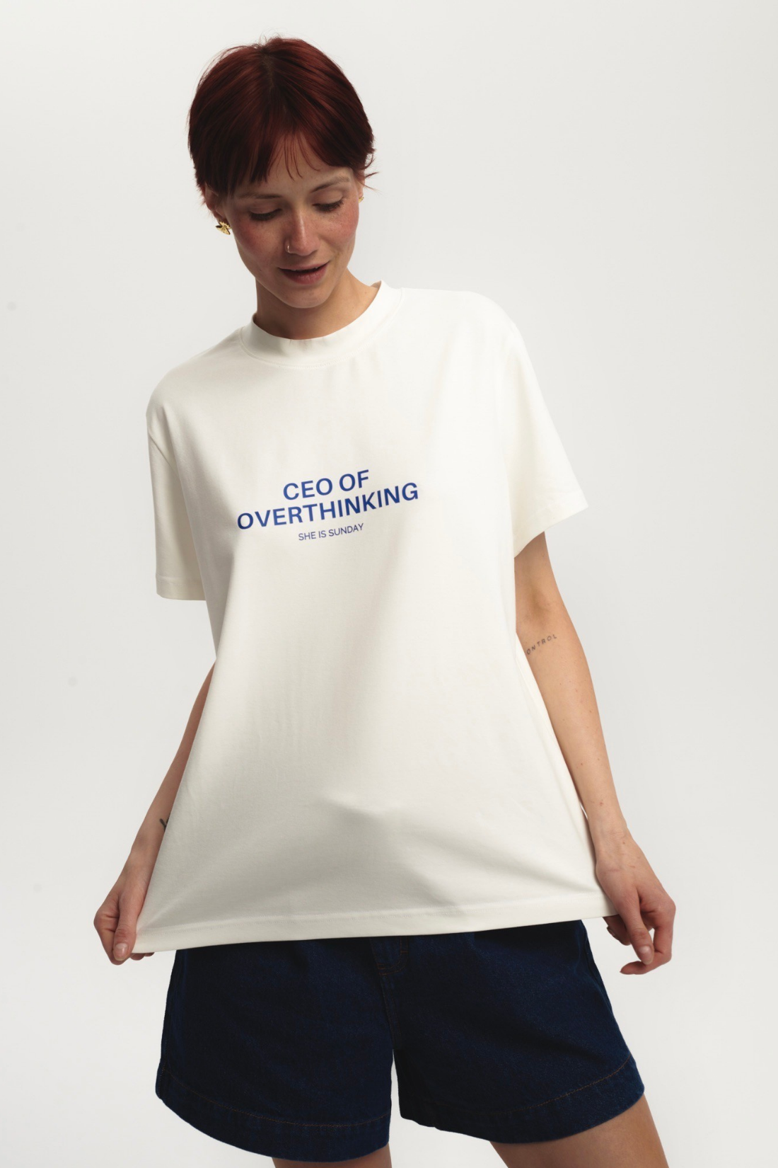 T-SHIRT CEO OF OVERTHINKING ECRU