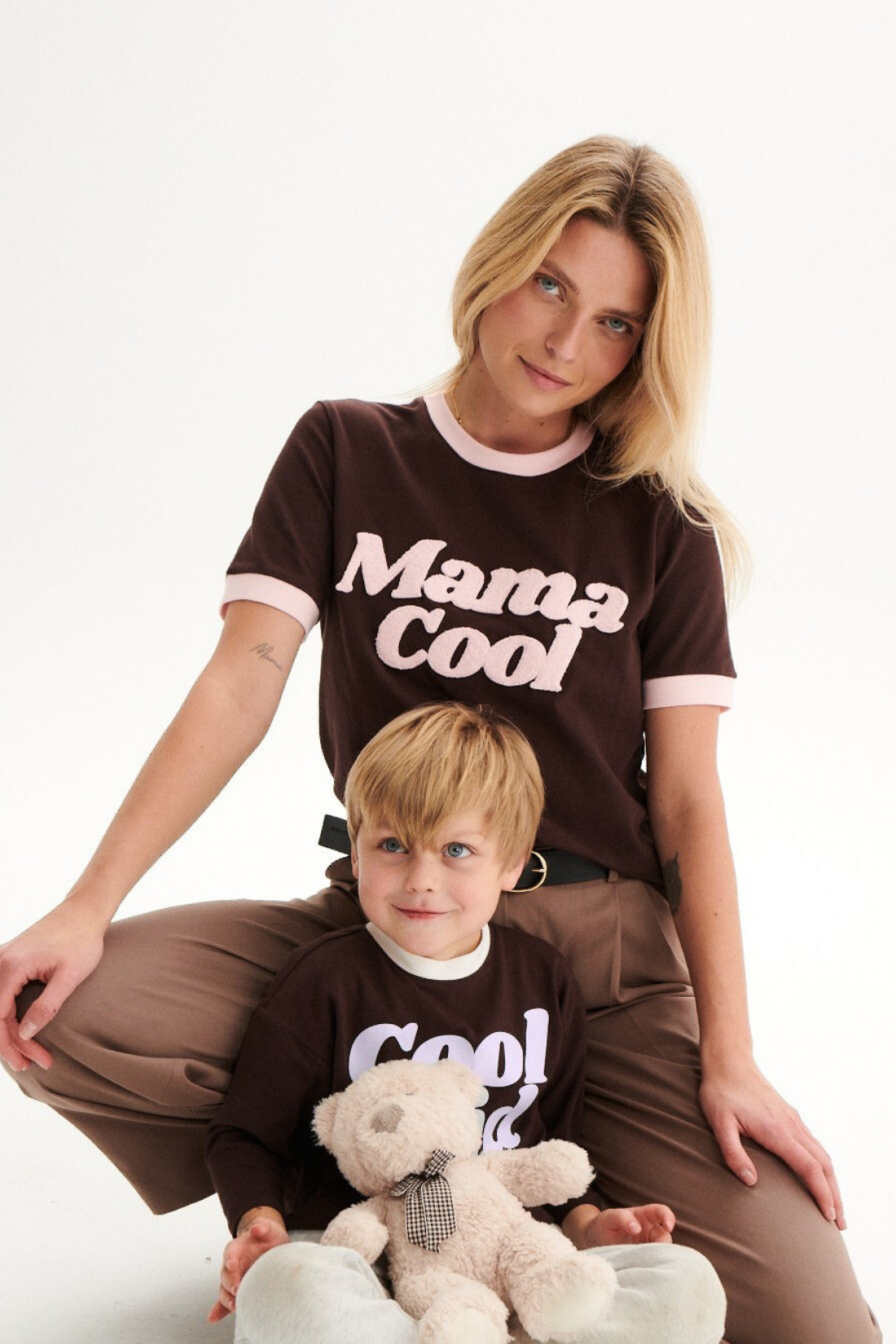 T-SHIRT MAMA COOL CZEKOLADOWY