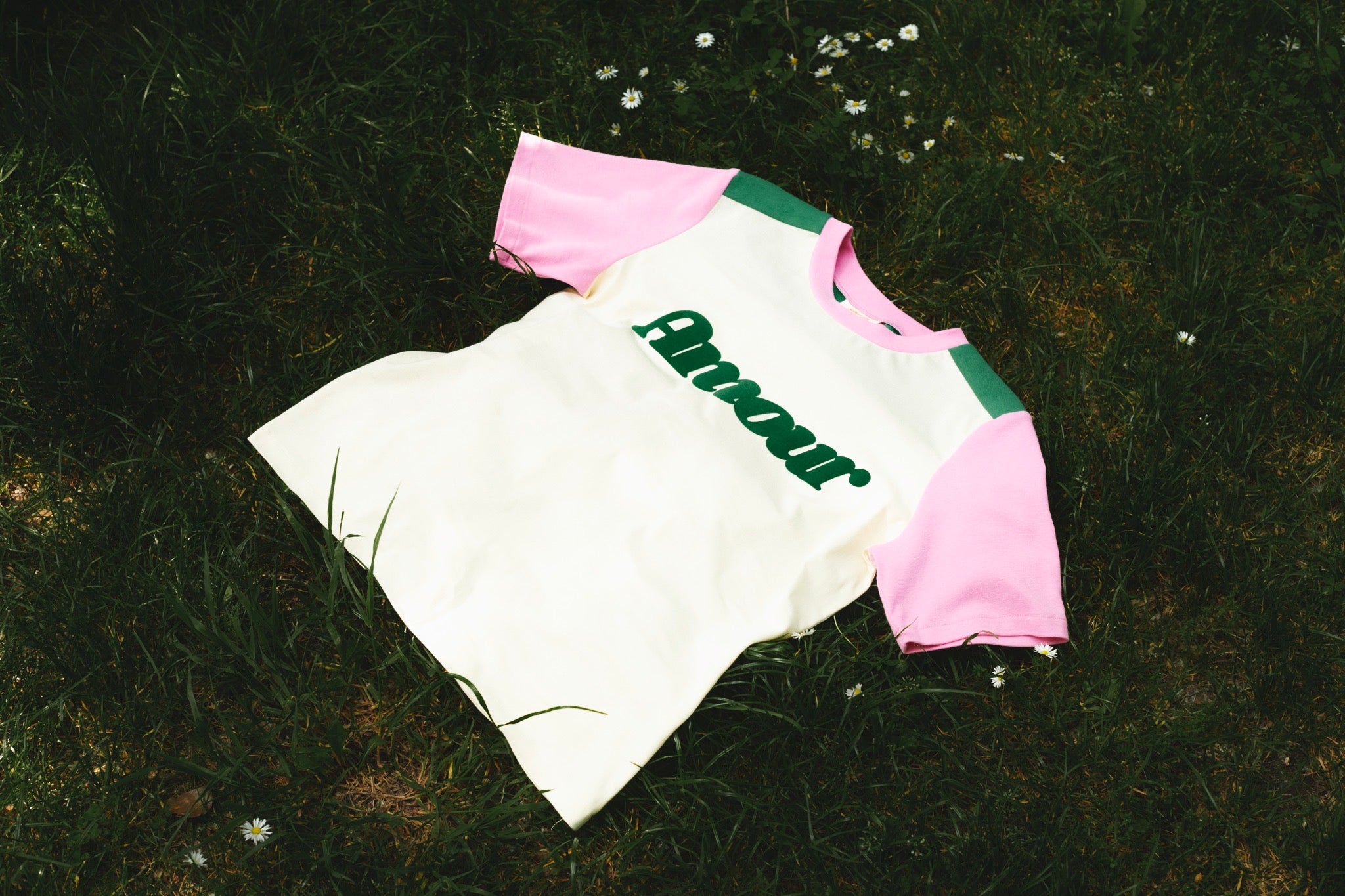 T-SHIRT AMOUR STRAWBERRY KREMOWY