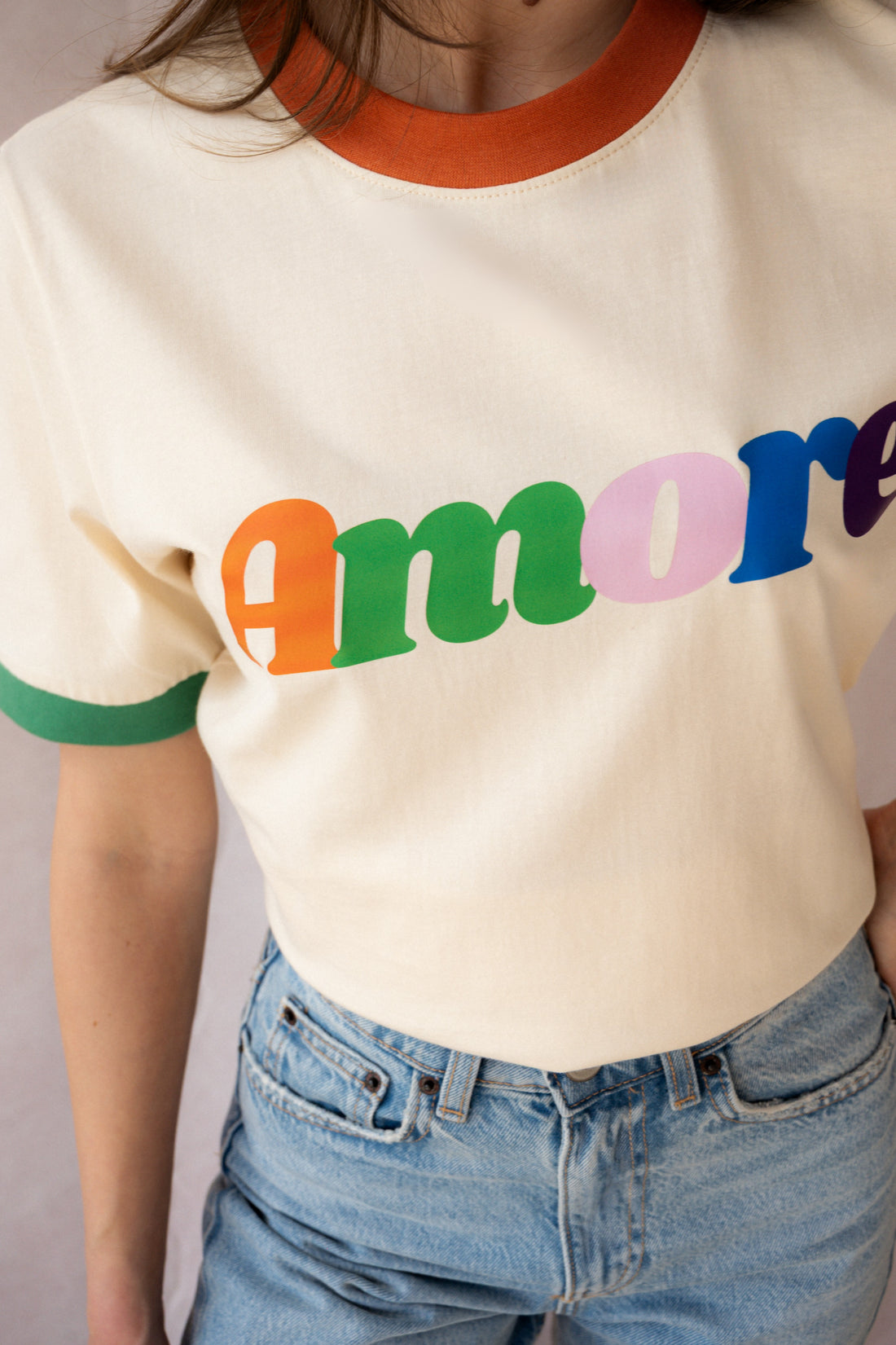 T-SHIRT AMORE COLORI KREMOWY