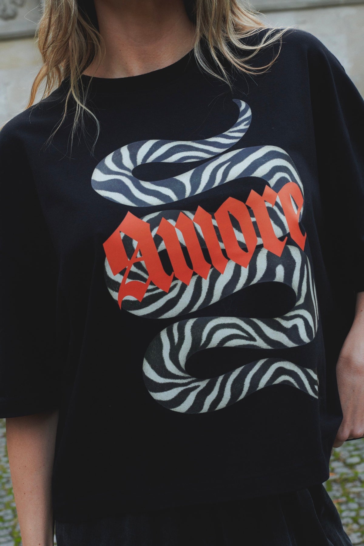 T-SHIRT AMORE SAUVAGE CZARNY