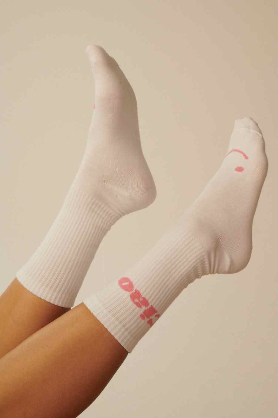 SOCKS HELLO EVERYONE PINK