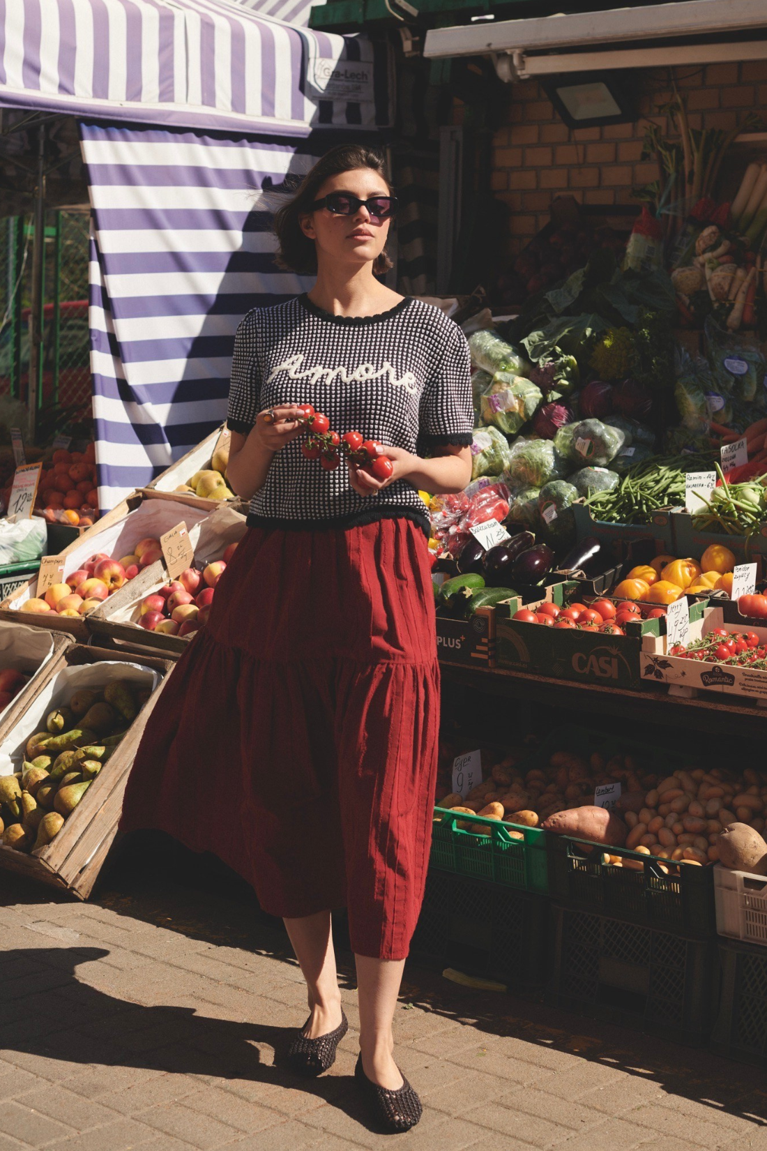 T-SHIRT FRIDA CZARNO-BIAŁY Z BAWEŁNY ORGANICZNEJ