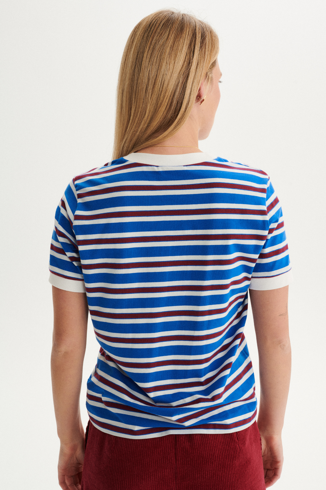 T-SHIRT BASIC W PASKI