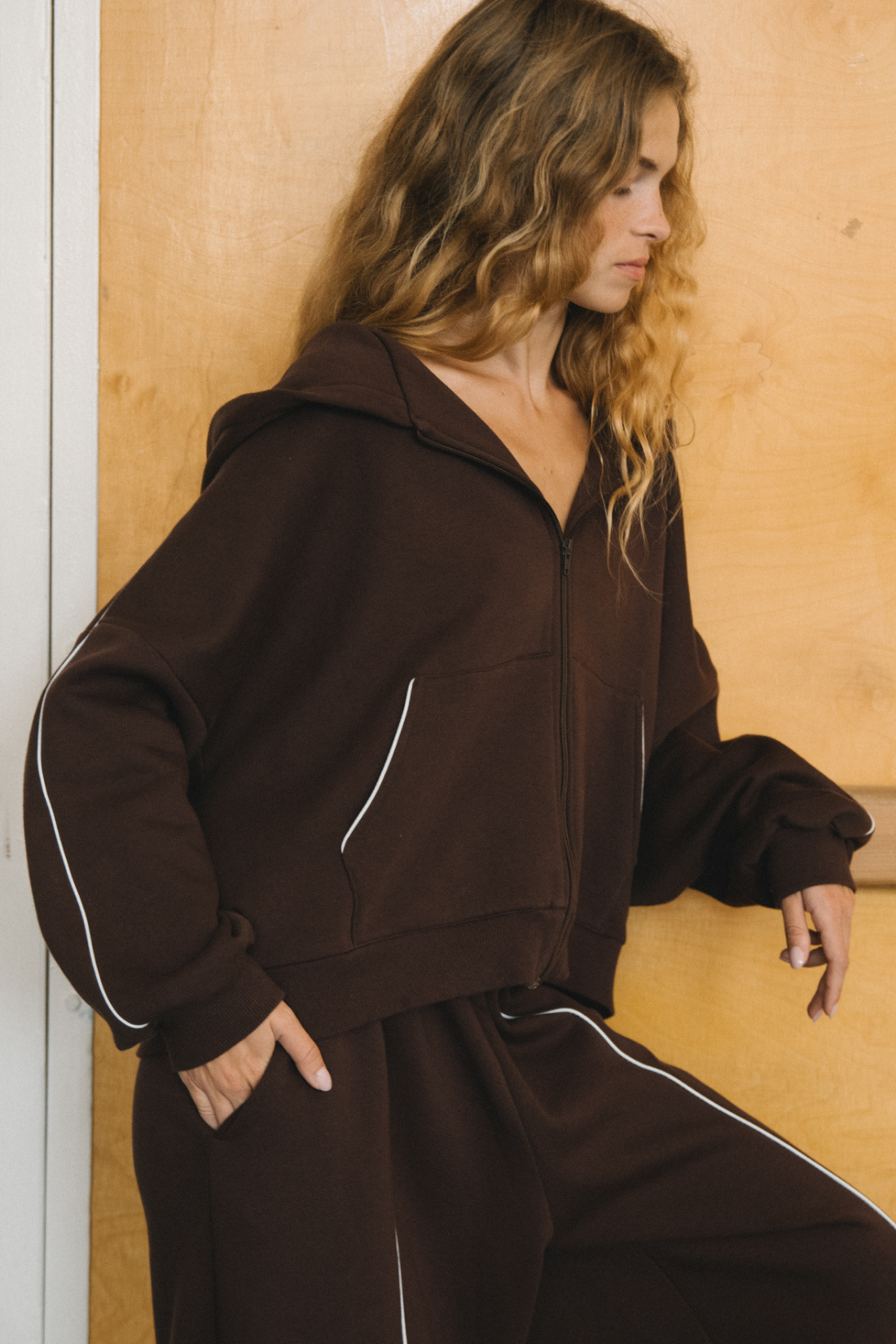 DOLORES ECRU SWEATSHIRT WITH BLACK STRIPES