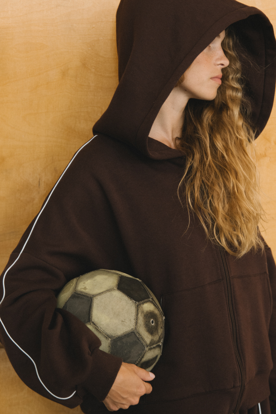 DOLORES ECRU SWEATSHIRT WITH BLACK STRIPES