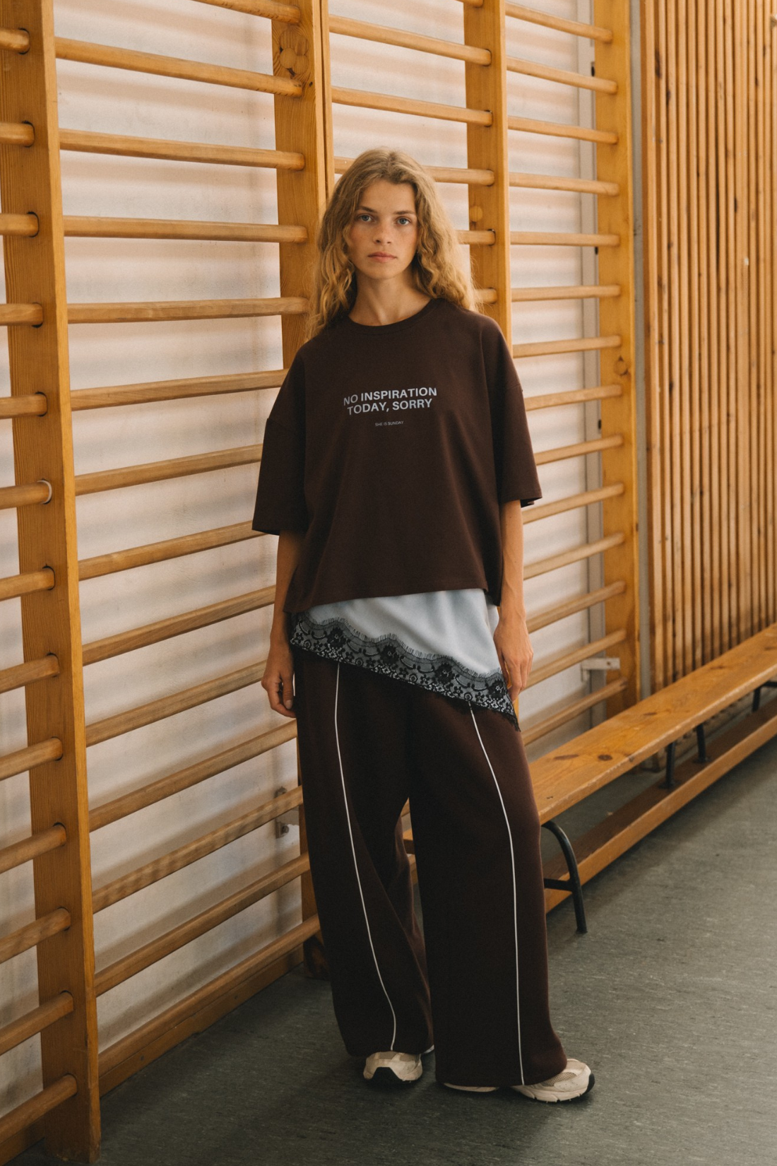 T-SHIRT NO INSPIRATION BOXY CZEKOLADOWY
