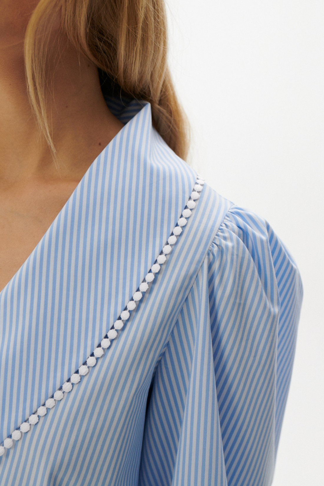 KOSZULA PETITE W PASKI NIEBIESKA