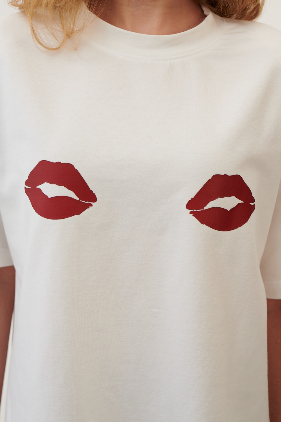 T-SHIRT FIRST KISS BIAŁY