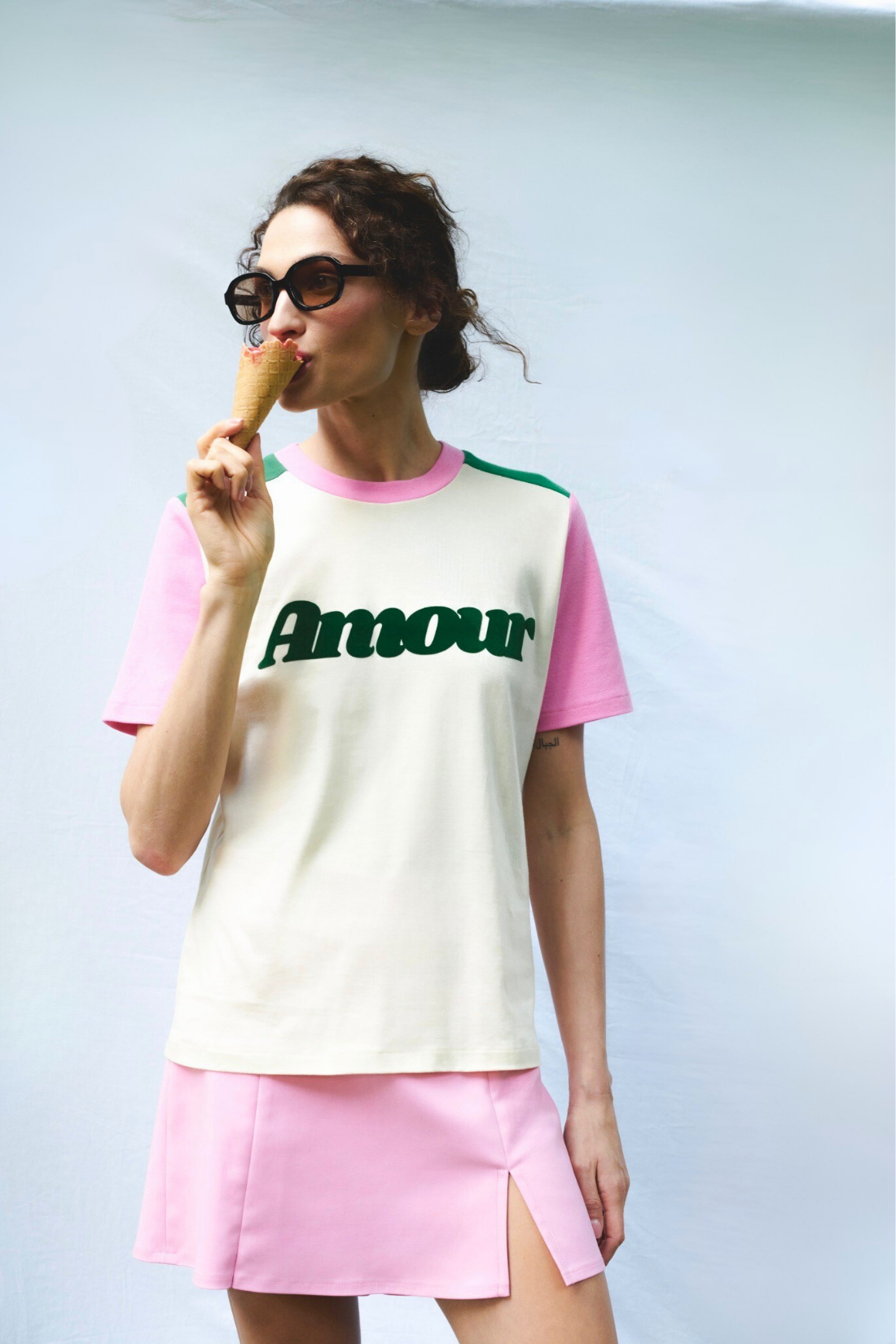 T-SHIRT AMOUR STRAWBERRY KREMOWY