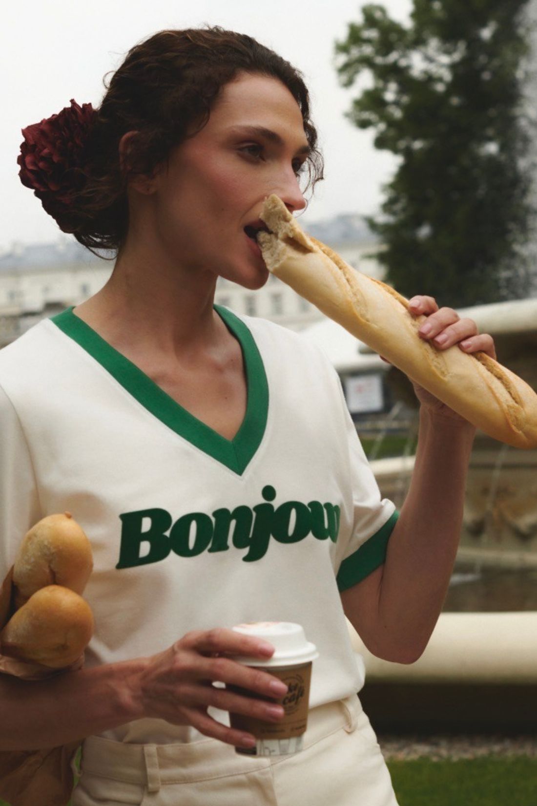 T-SHIRT V-NECK BONJOUR ZIELONY