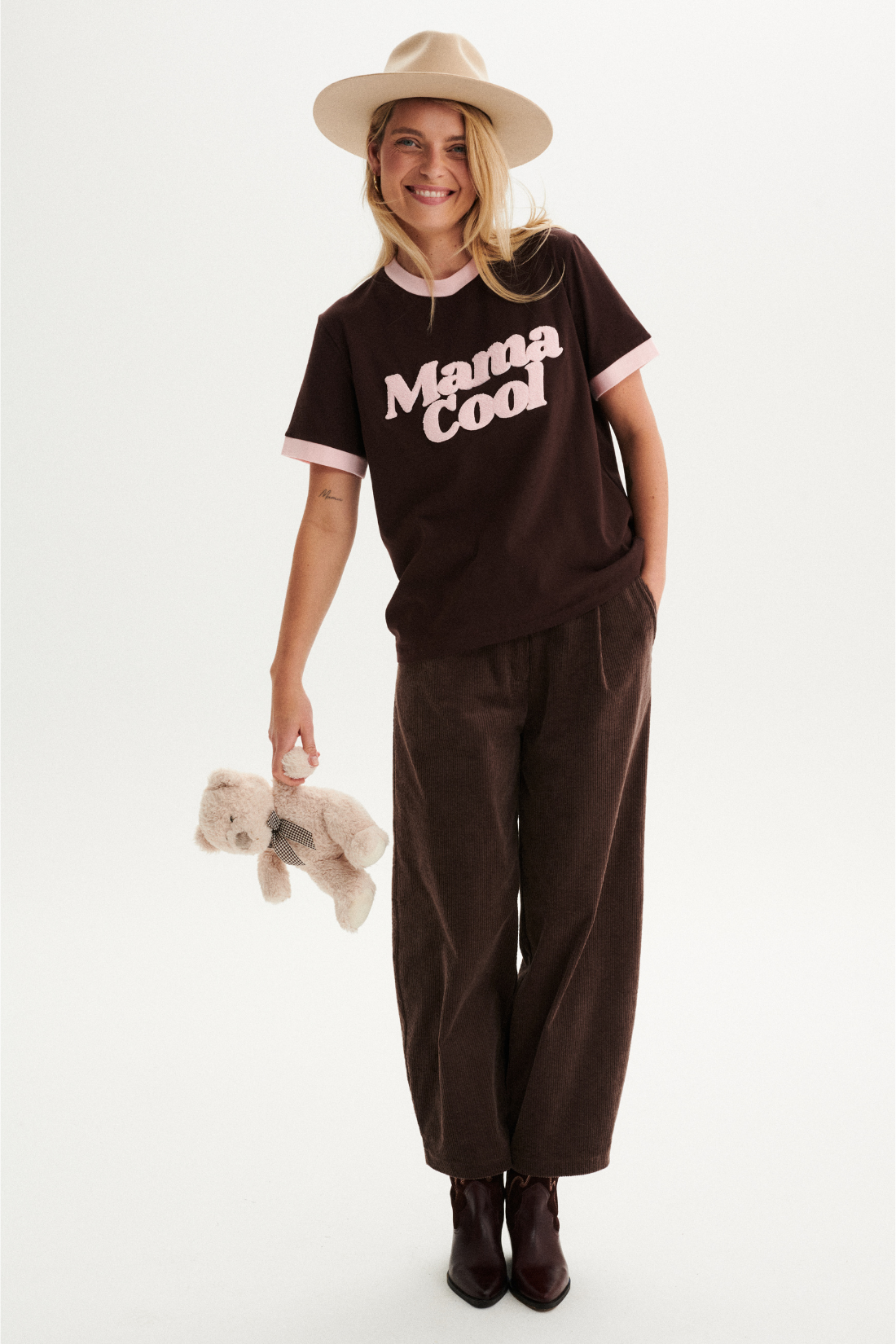 T-SHIRT MAMA COOL CZEKOLADOWY