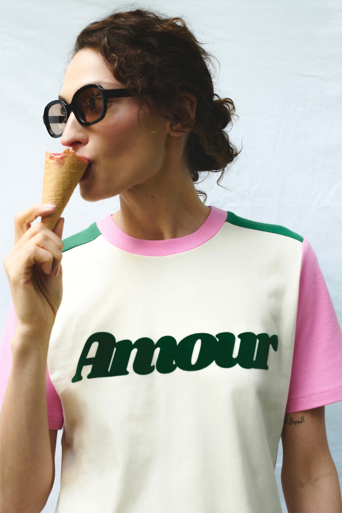 T-SHIRT AMOUR STRAWBERRY KREMOWY