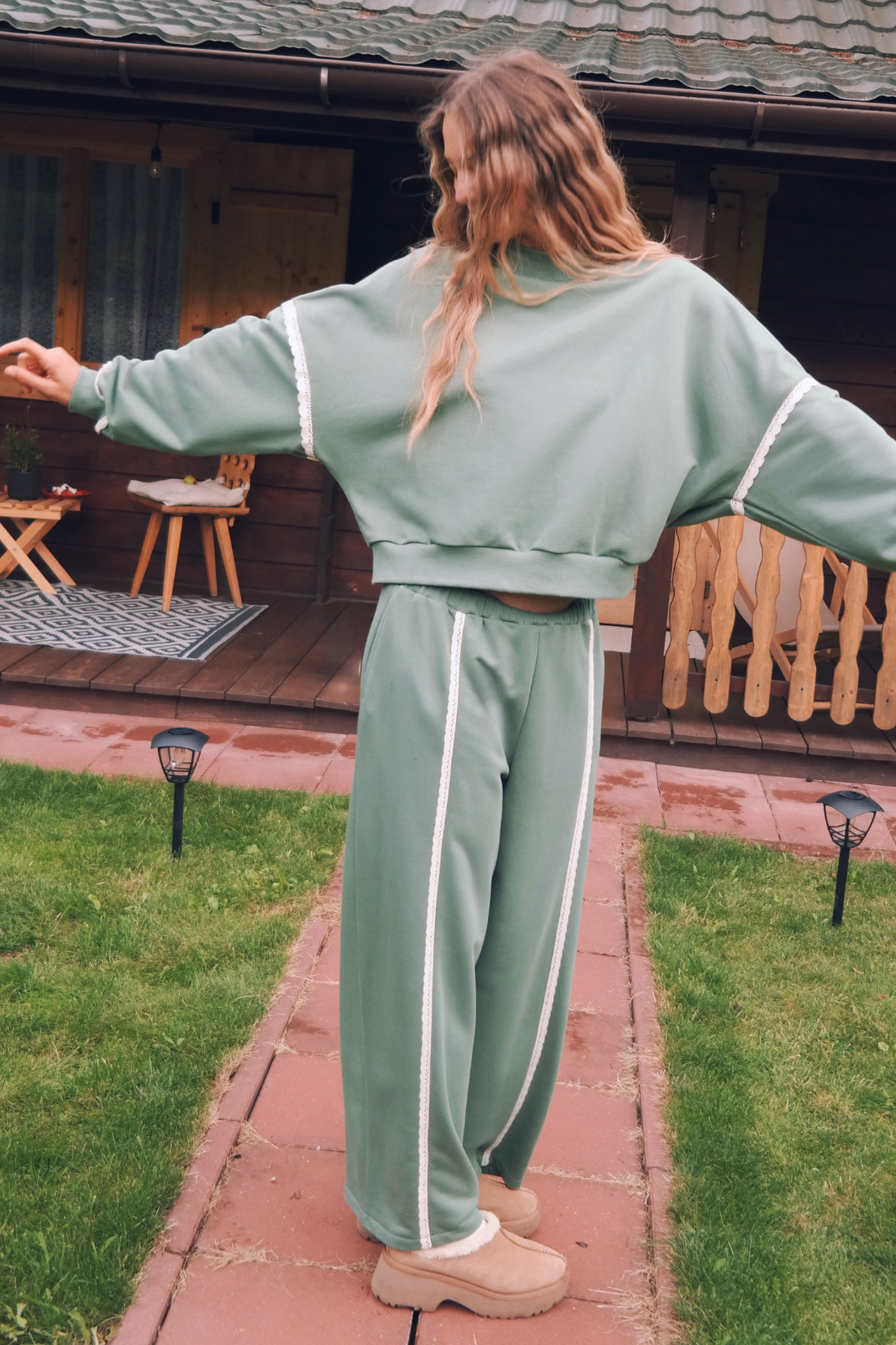 AMORE MORELOWA SWEATSHIRT