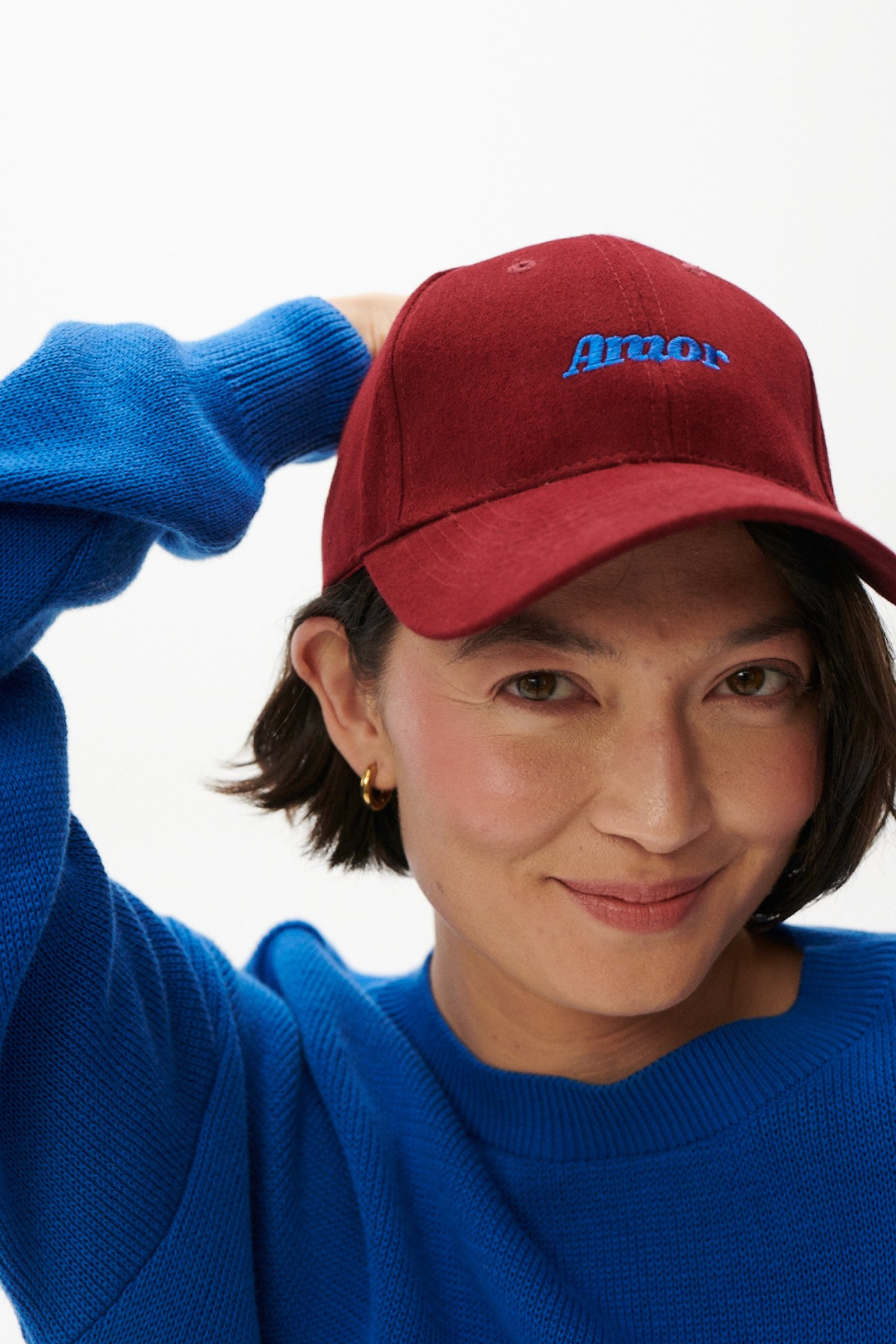 CZAPKA Z DASZKIEM AMOR