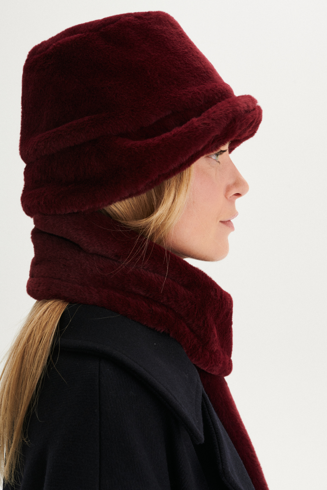 FLUFFY BURGUNDY HAT