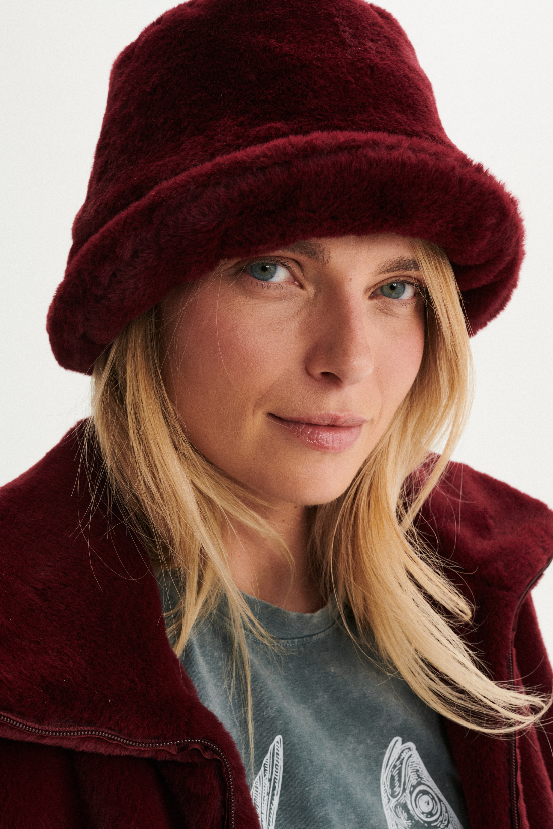 FLUFFY BURGUNDY HAT