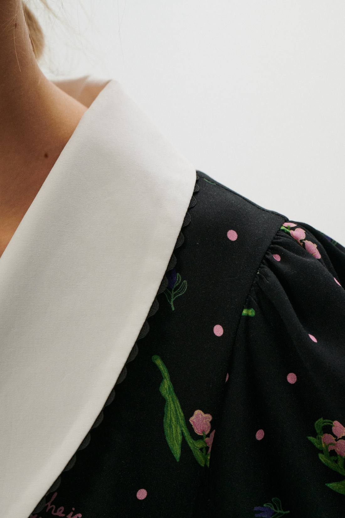 SUKIENKA BELLARIA CZARNA PRINT