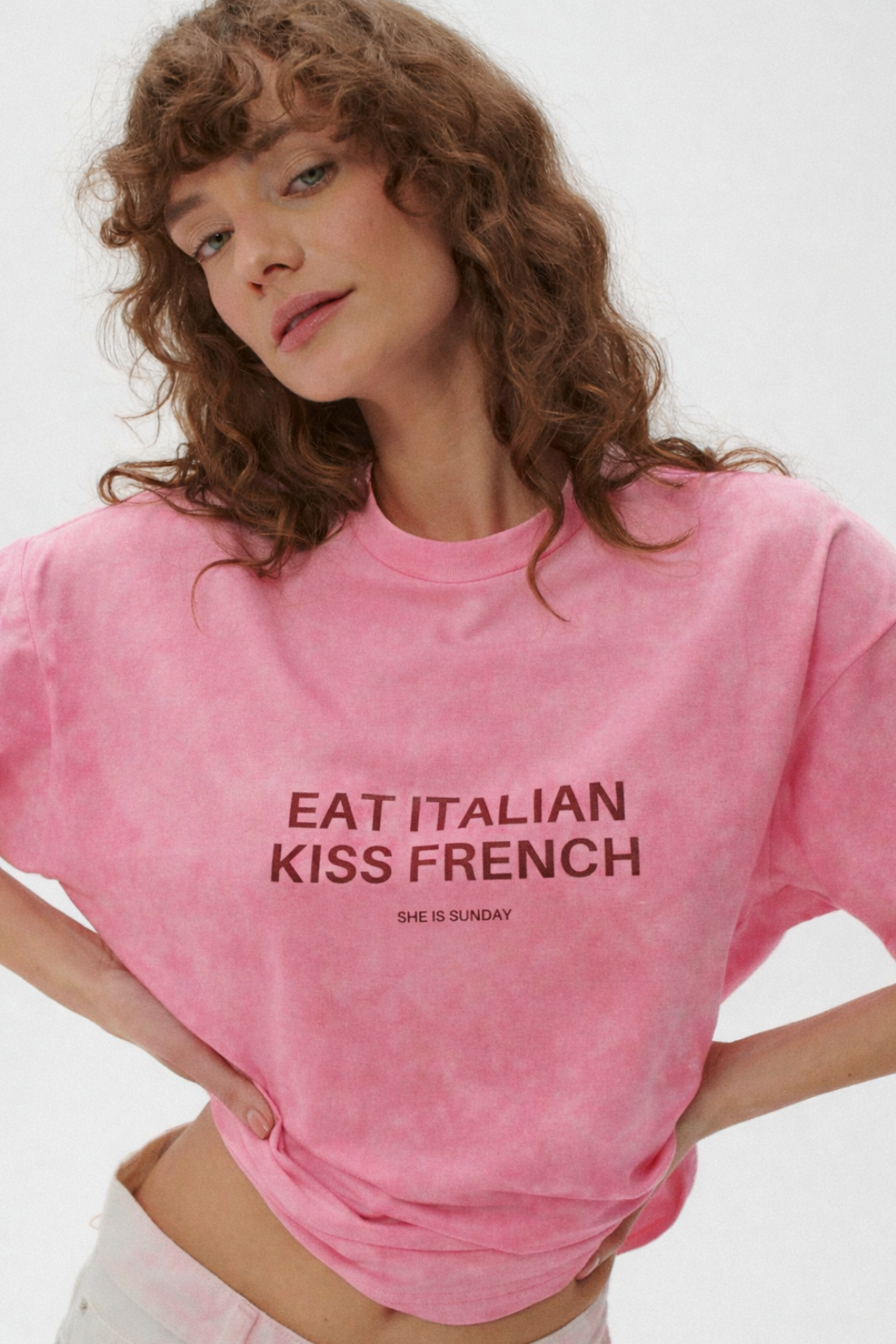 T-SHIRT EAT ITALIAN, KISS FRENCH VINTAGE RÓŻOWY