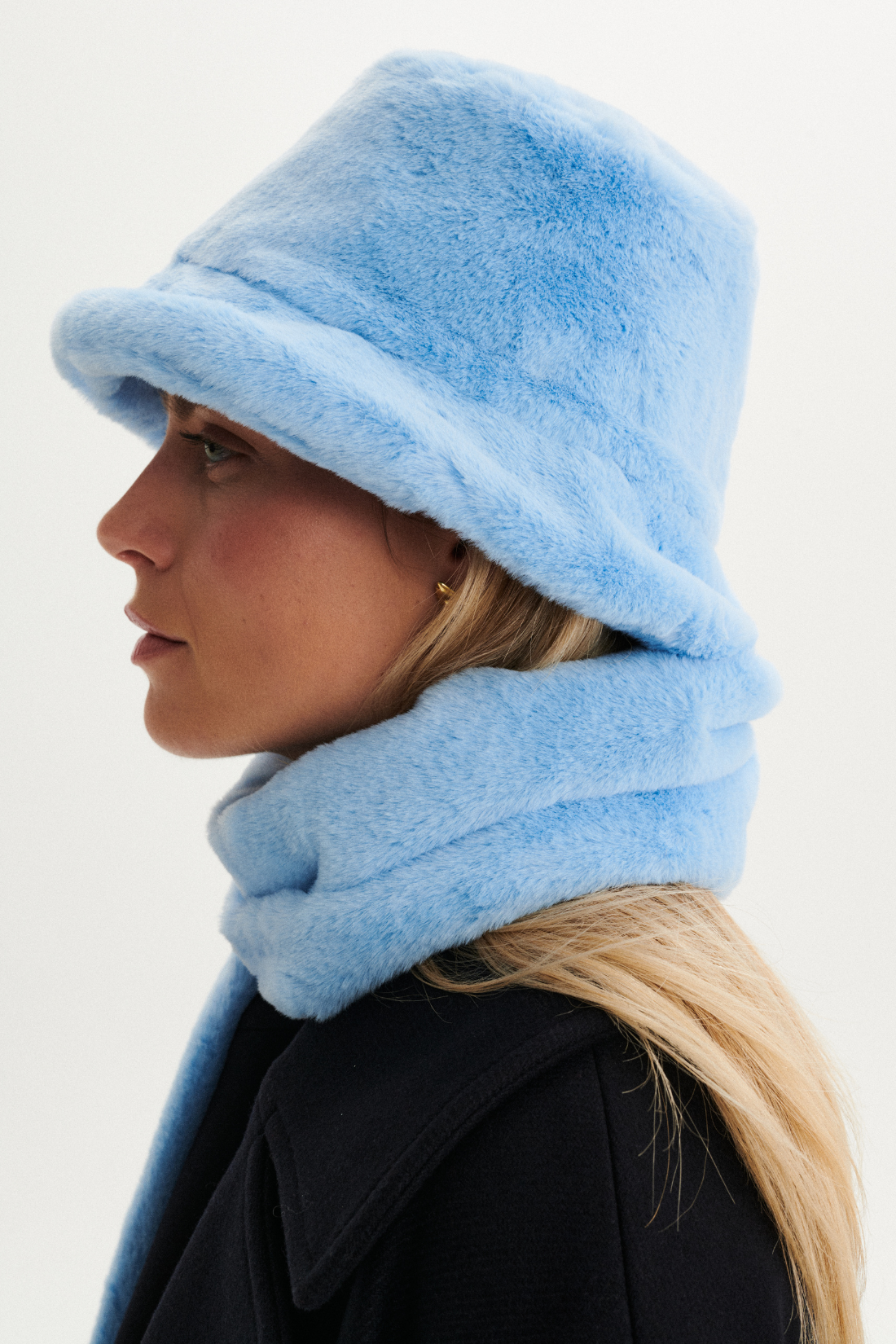 KAPELUSZ FLUFFY BŁĘKITNY