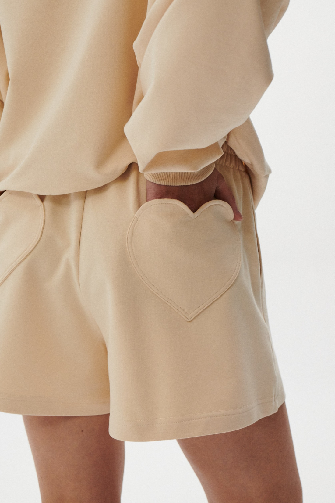 SZORTY AMORE BISZKOPTOWE