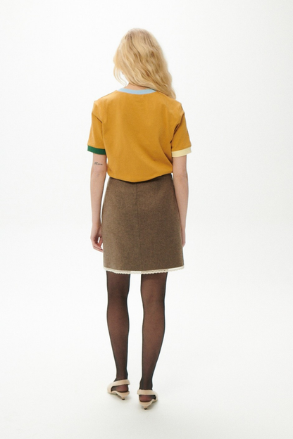 T-SHIRT RETRO VIBES MUSZTARDOWY