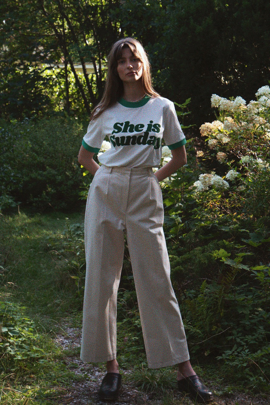 T-SHIRT SHE IS SUNDAY GREEN