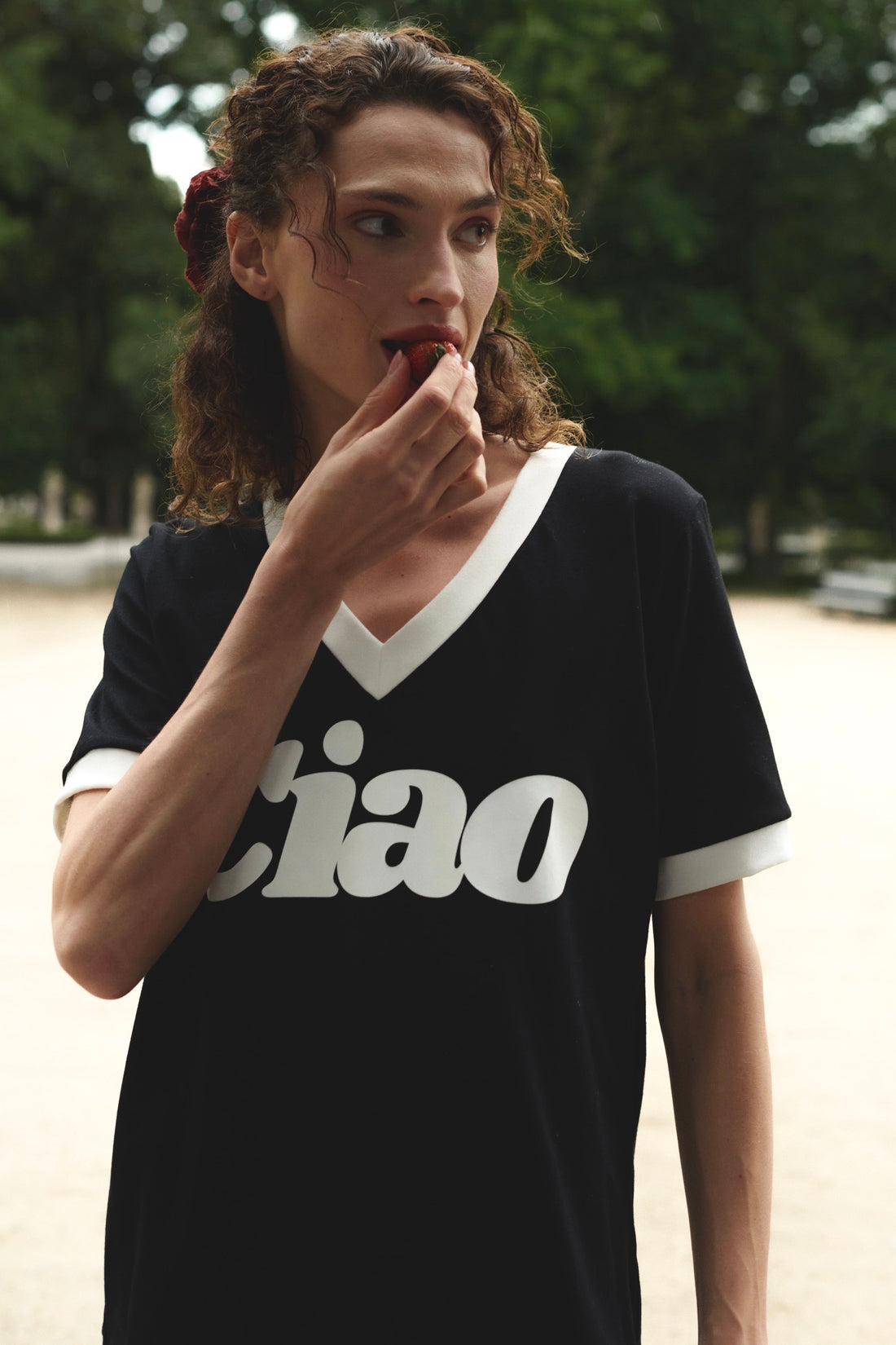 T-SHIRT CIAO V-NECK BLACK