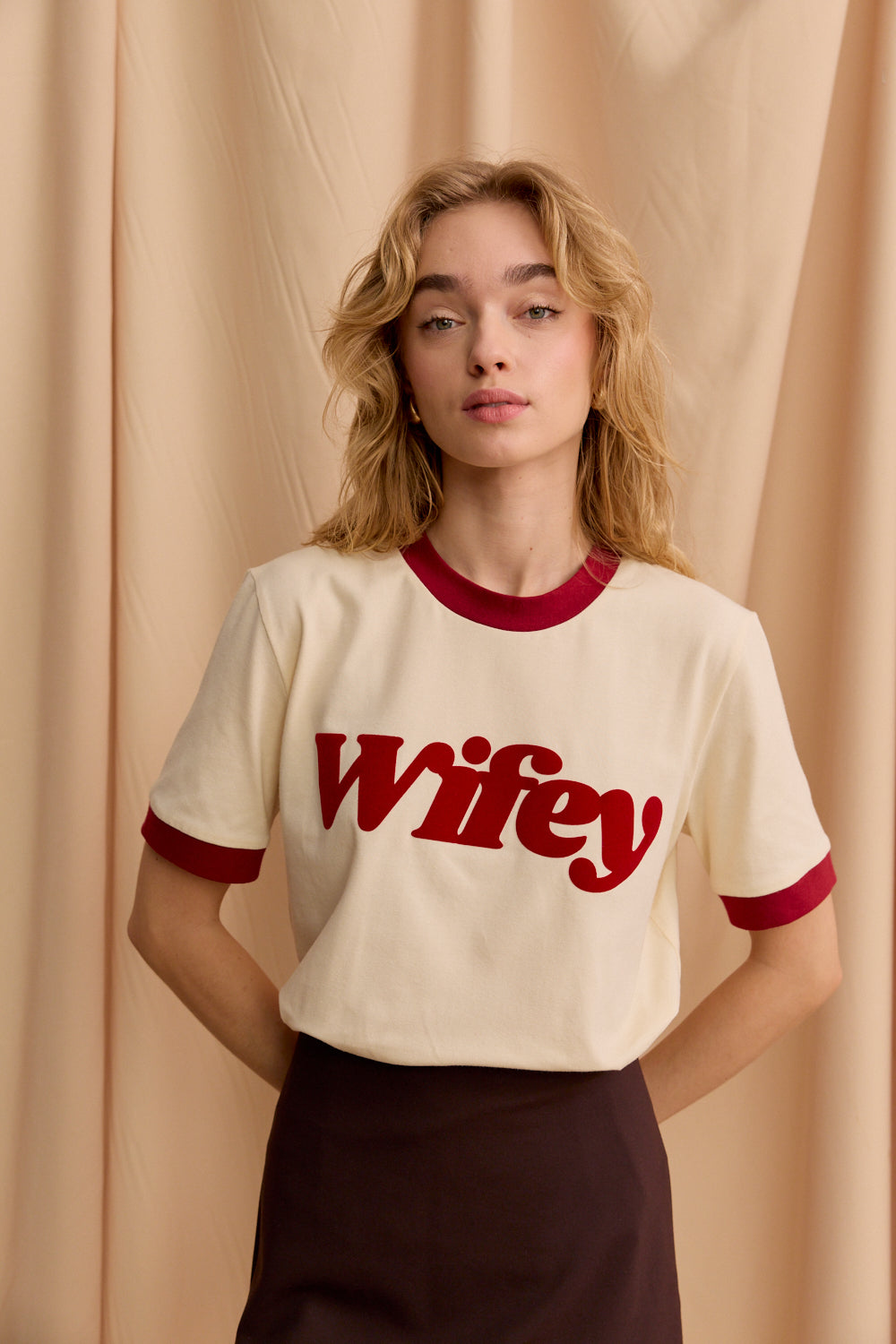 T-SHIRT WIFEY BORDO