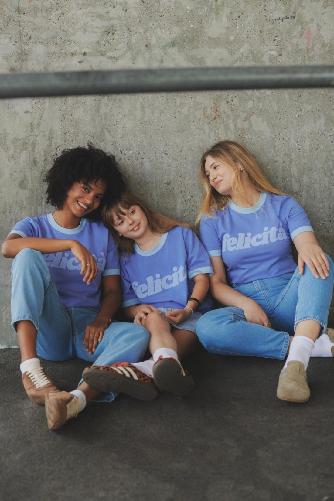 T-SHIRT FELICITA NIEBIESKI