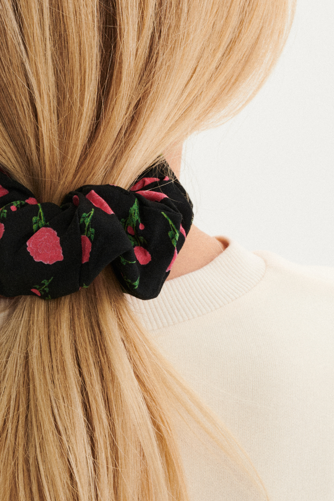 FROTKA RÓŻE CZARNA