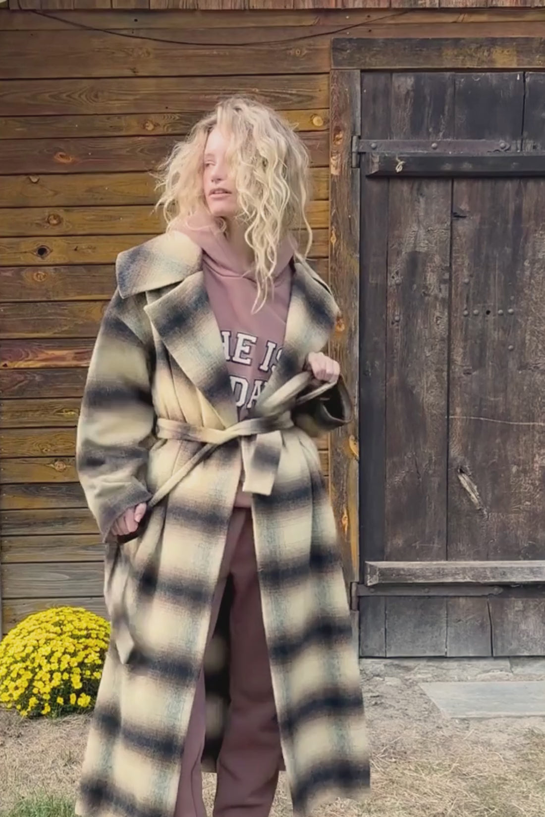 BLUZA Z KAPTUREM SIS CACAO